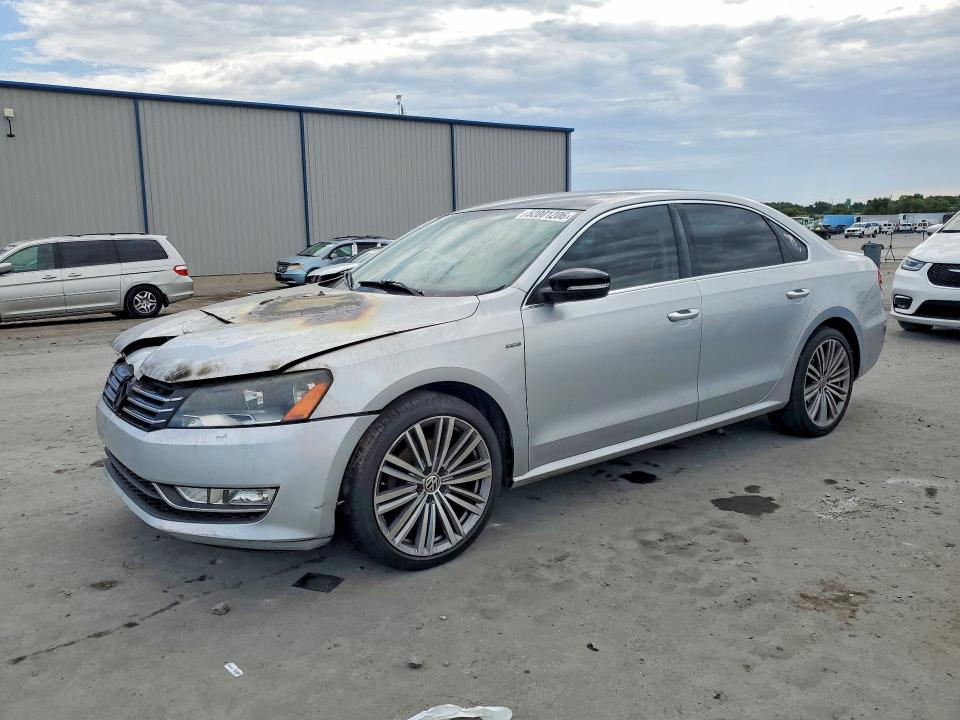 2015 Volkswagen Passat მანქანა იყიდება აუქციონზე, vin: 1VWBT7A37FC070679, აუქციონის ნომერი: 52001206