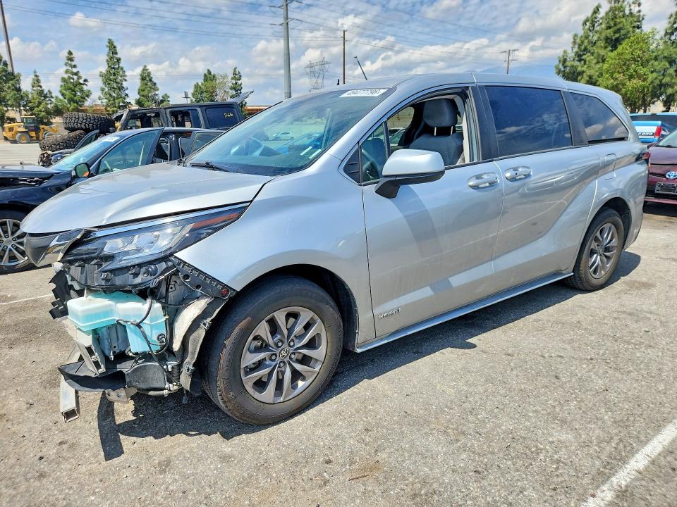 Auction sale of the 2021 Toyota Sienna, vin: 5TDKRKEC2MS047434, lot number: 49477796