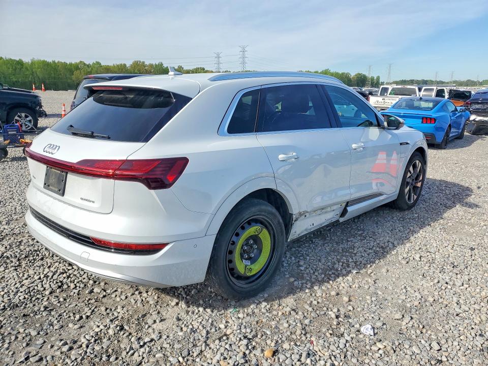 2022 Audi E-tron მანქანა იყიდება აუქციონზე, vin: WA1LAAGE4NB032523, აუქციონის ნომერი: 48898336