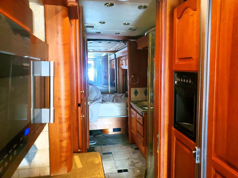 48280796 :رقم المزاد ، 4U7C9FZ1761104901 vin ، 2006 Country Coach Motorhome Magna مزاد بيع