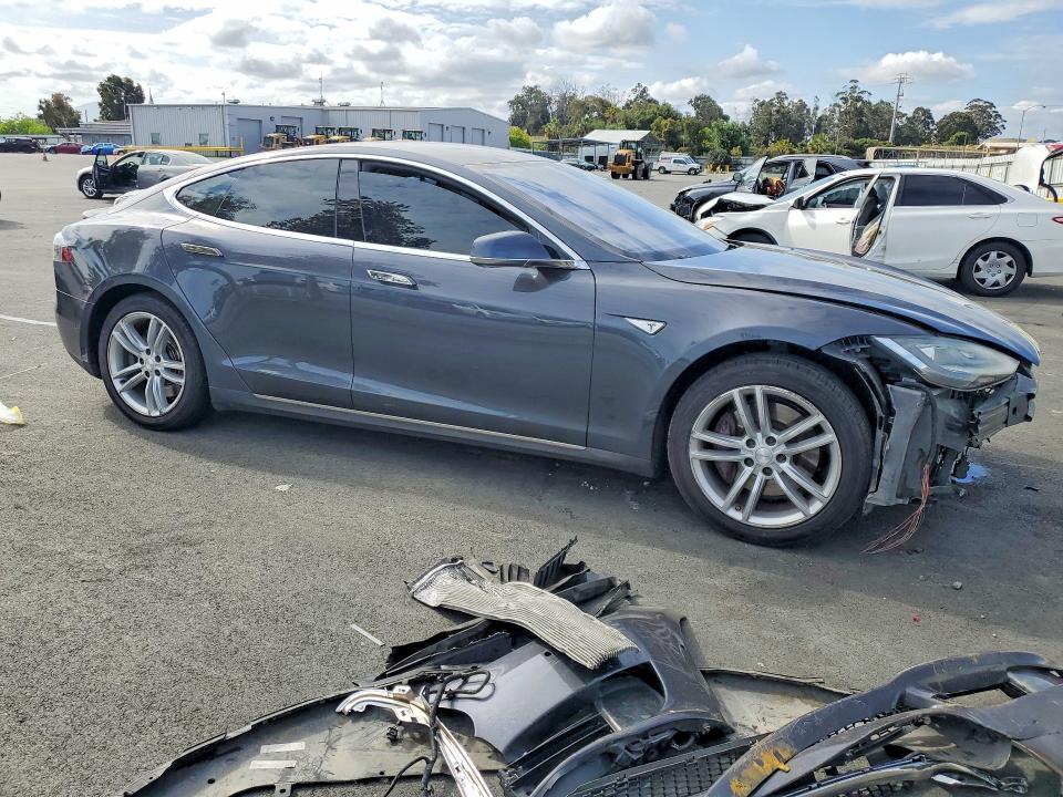 2015 Tesla Model S მანქანა იყიდება აუქციონზე, vin: 5YJSA1H17FF098172, აუქციონის ნომერი: 54099606