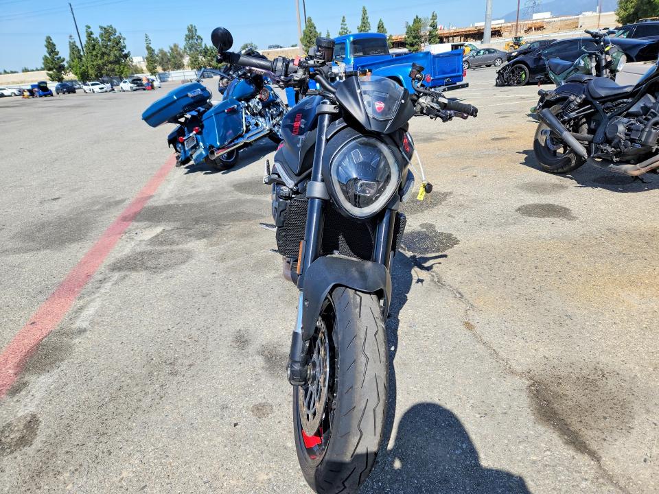 49903266 :رقم المزاد ، ZDMMAMDT4NB005793 vin ، 2022 Ducati Monster مزاد بيع