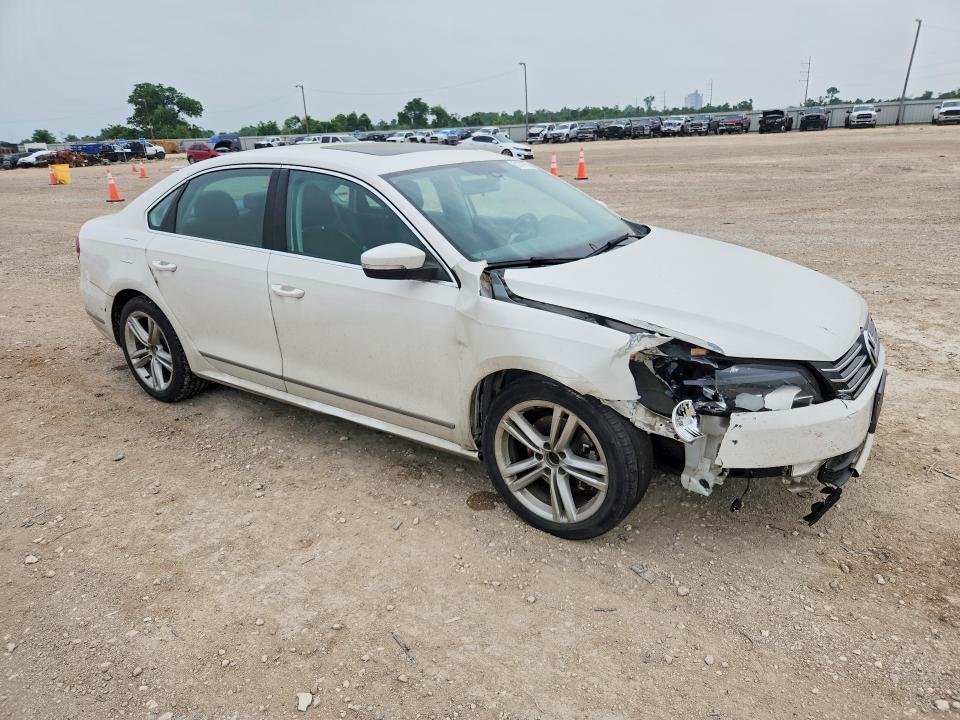 51447636 :رقم المزاد ، 1VWBT7A31FC014267 vin ، 2015 Volkswagen Passat مزاد بيع