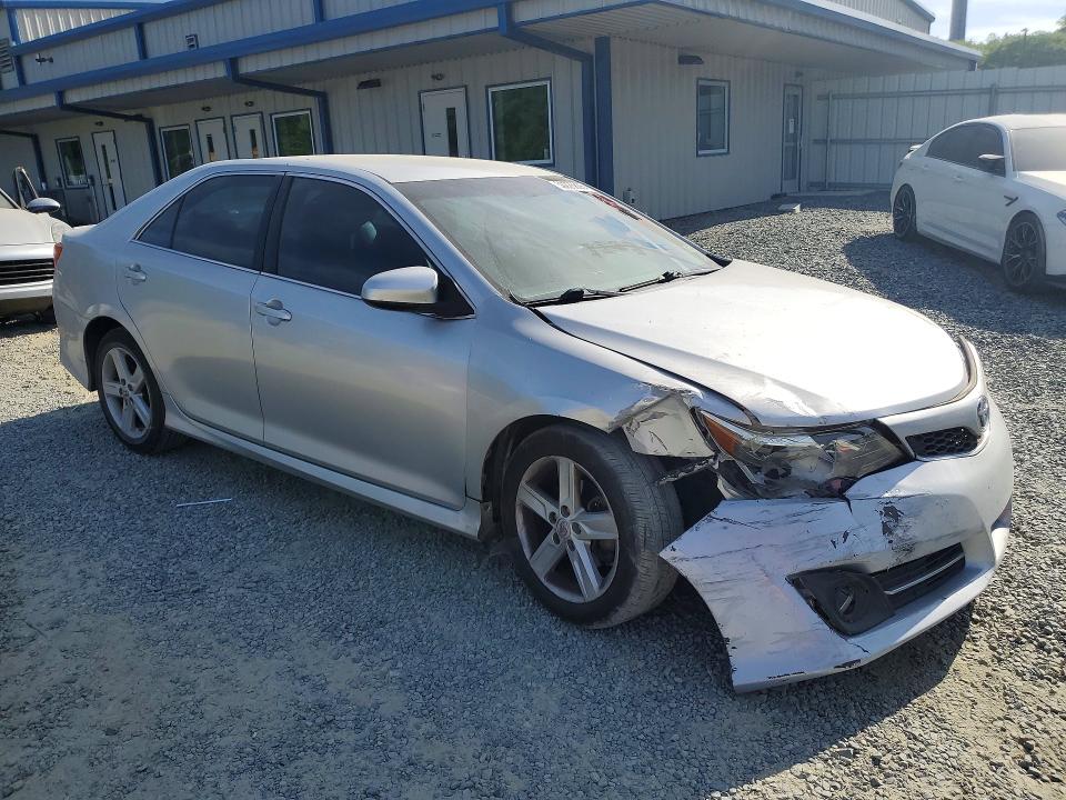 50226806 :رقم المزاد ، 4T1BF1FKXEU337972 vin ، 2014 Toyota Camry مزاد بيع