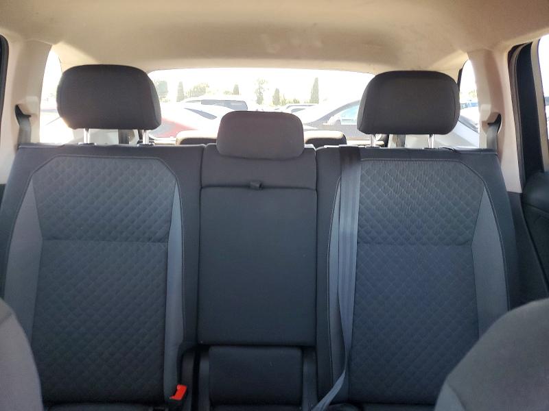 50320356 :رقم المزاد ، 3VV1B7AX3JM057893 vin ، 2018 Volkswagen Tiguan مزاد بيع