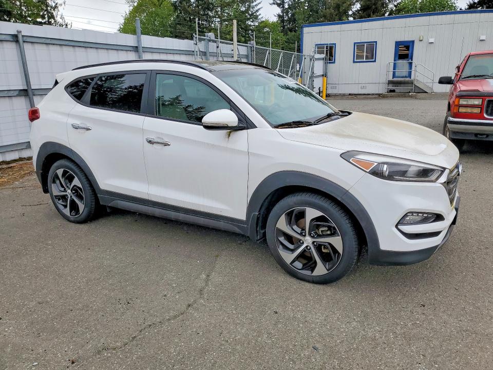 2016 Hyundai Tucson მანქანა იყიდება აუქციონზე, vin: KM8J3CA27GU098200, აუქციონის ნომერი: 51825896