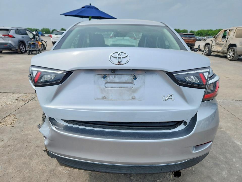 51448076 :رقم المزاد ، 3MYDLBYV7JY326326 vin ، 2018 Toyota Yaris Ia مزاد بيع