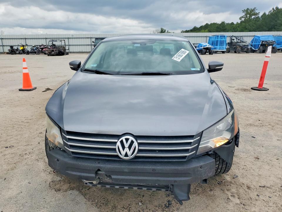 51667686 :رقم المزاد ، 1VWCH7A38DC039251 vin ، 2013 Volkswagen Passat مزاد بيع