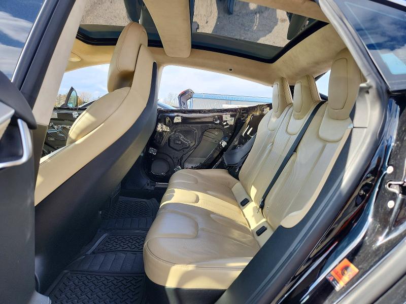 48222176 :رقم المزاد ، 5YJSA1E23HF178648 vin ، 2017 Tesla Model S مزاد بيع