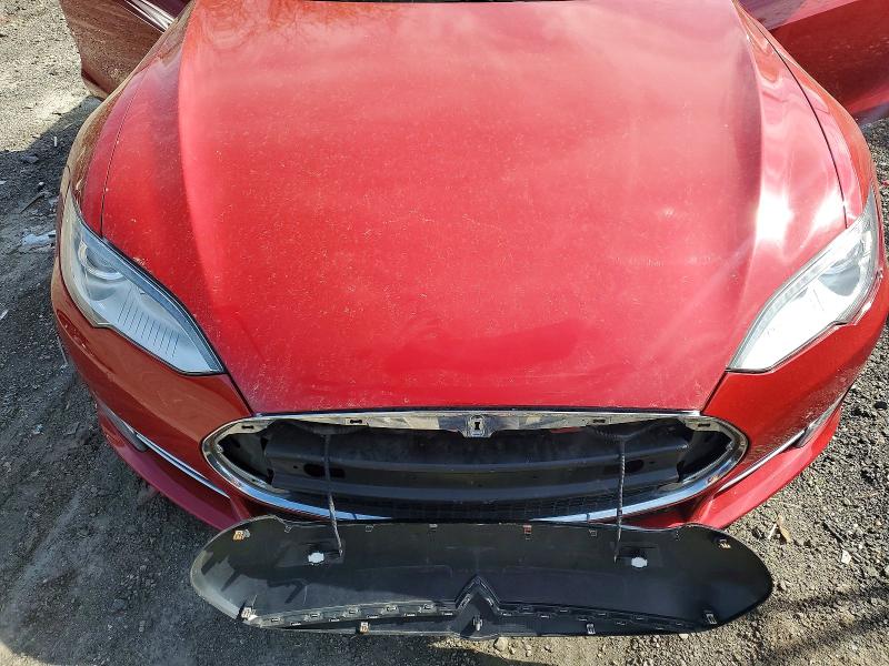 49763776 :رقم المزاد ، 5YJSA4H13FF082004 vin ، 2015 Tesla Model S مزاد بيع