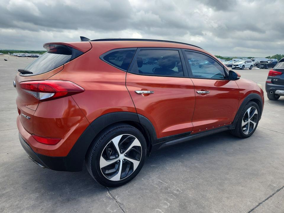 50024416 :رقم المزاد ، KM8J33A29GU029427 vin ، 2016 Hyundai Tucson مزاد بيع