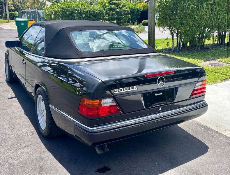 Продажа на аукционе авто 1993 Mercedes-benz 300, vin: WDBEA66E7PB922559, номер лота: 52138416