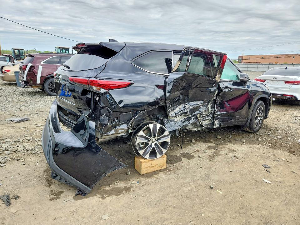 51687516 :رقم المزاد ، 5TDGZRBHXMS132634 vin ، 2021 Toyota Highlander مزاد بيع