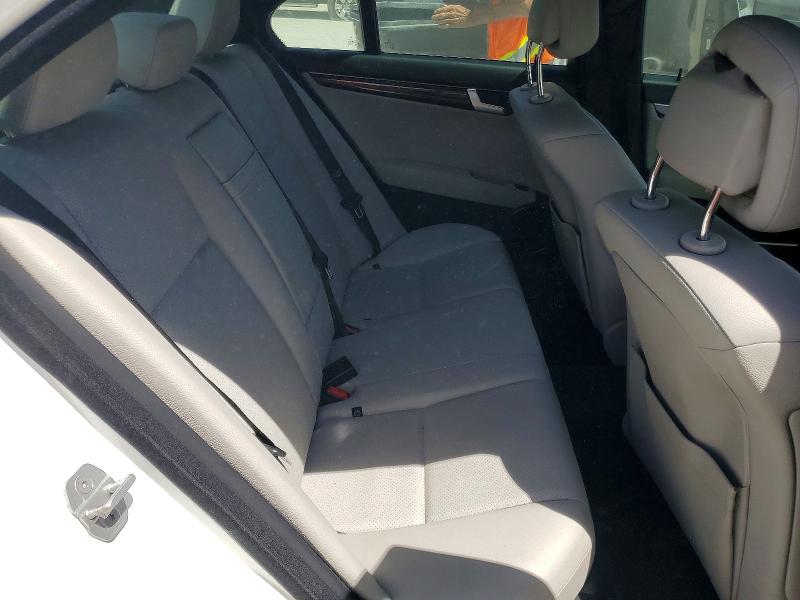 2013 Mercedes-benz C მანქანა იყიდება აუქციონზე, vin: WDDGF4HB8DA777090, აუქციონის ნომერი: 49983686
