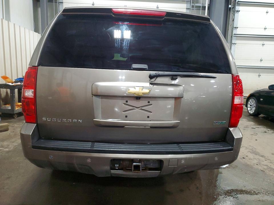 51897696 :رقم المزاد ، 1GNSKJE33BR334511 vin ، 2011 Chevrolet Suburban مزاد بيع