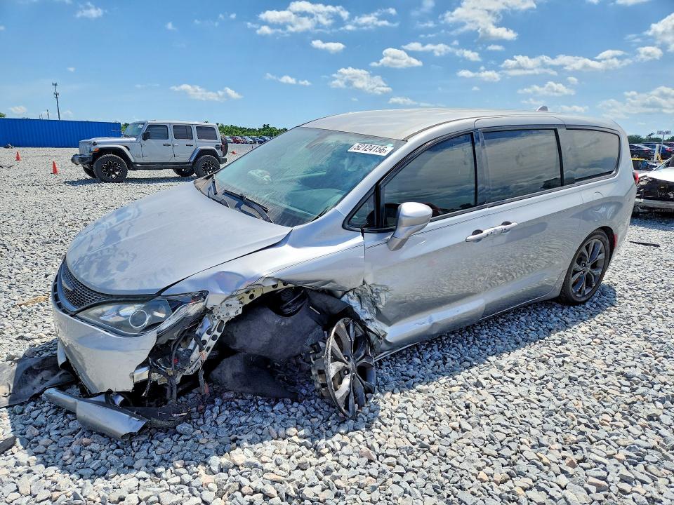 Auction sale of the 2020 Chrysler Pacifica, vin: 2C4RC1FG8LR120079, lot number: 52124156