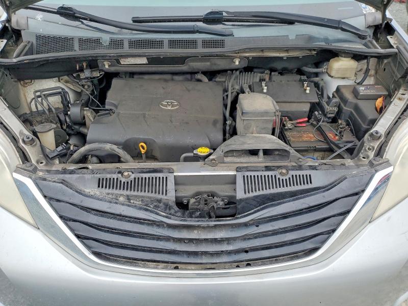49228296 :رقم المزاد ، 5TDKK3DC6BS143267 vin ، 2011 Toyota Sienna مزاد بيع