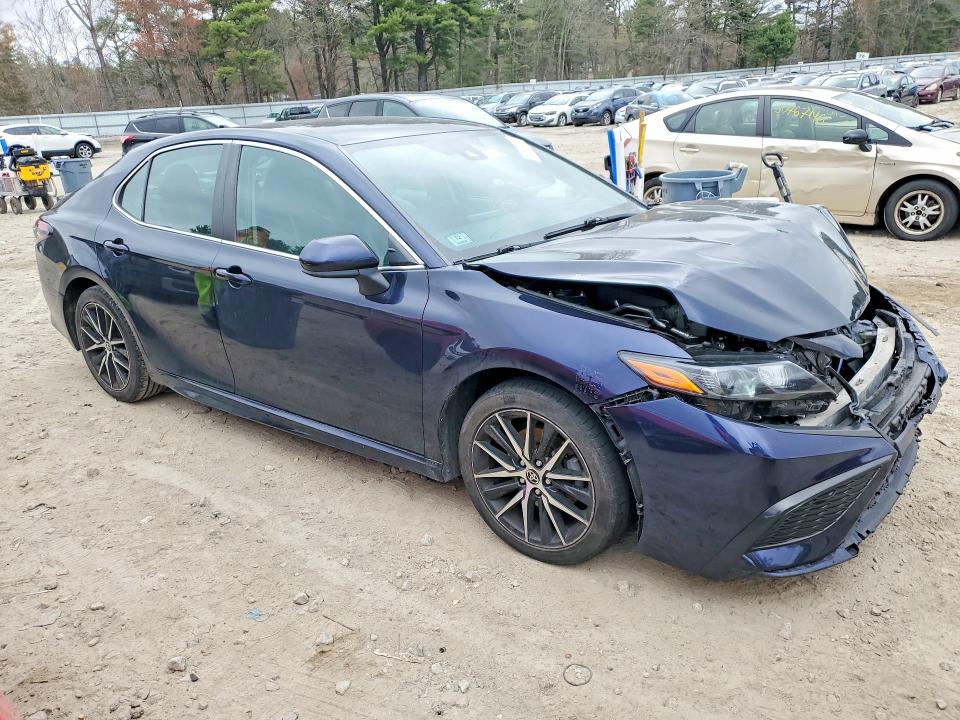 50557376 :رقم المزاد ، 4T1G11AK7MU567611 vin ، 2021 Toyota Camry مزاد بيع