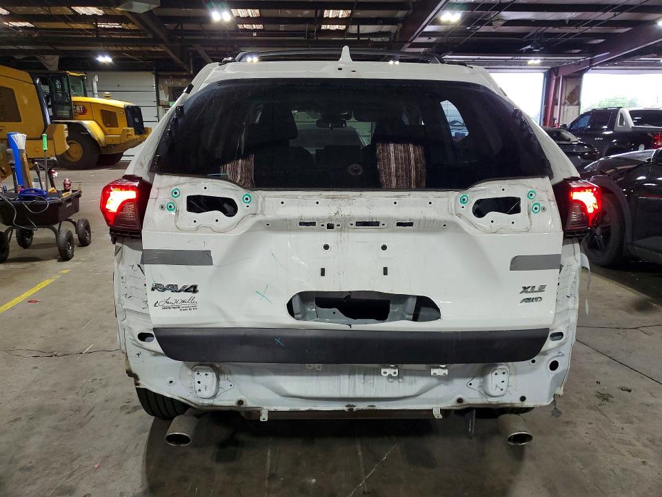 Продажа на аукционе авто 2019 Toyota Rav4, vin: JTMP1RFV5KD017696, номер лота: 51895526