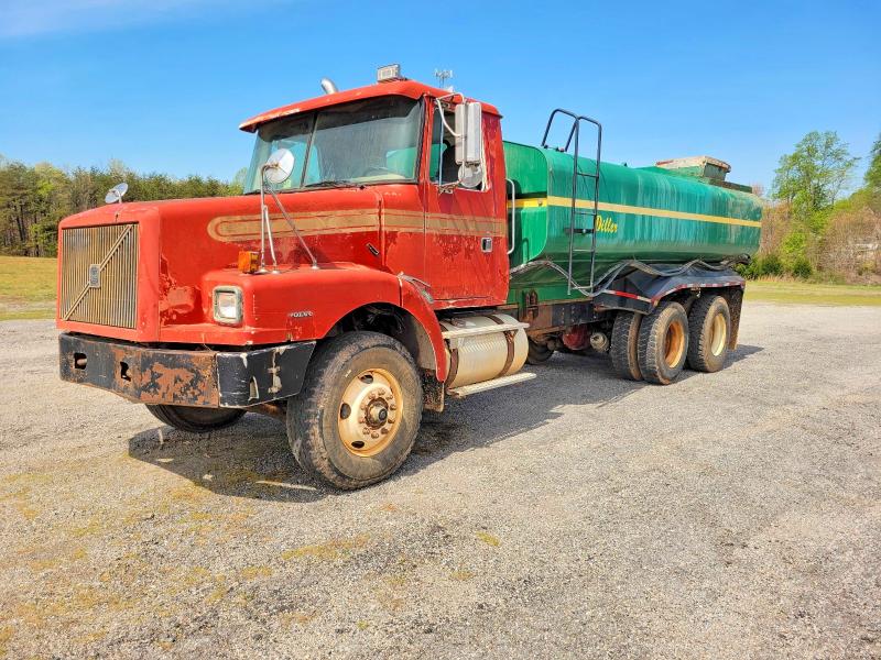 49274076 :رقم المزاد ، 4VHJCAPF5XN864862 vin ، 1999 Volvo Conventional مزاد بيع