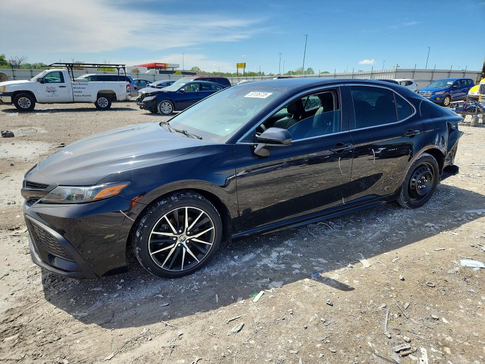50136726 :رقم المزاد ، 4T1G11AK1MU456861 vin ، 2021 Toyota Camry مزاد بيع