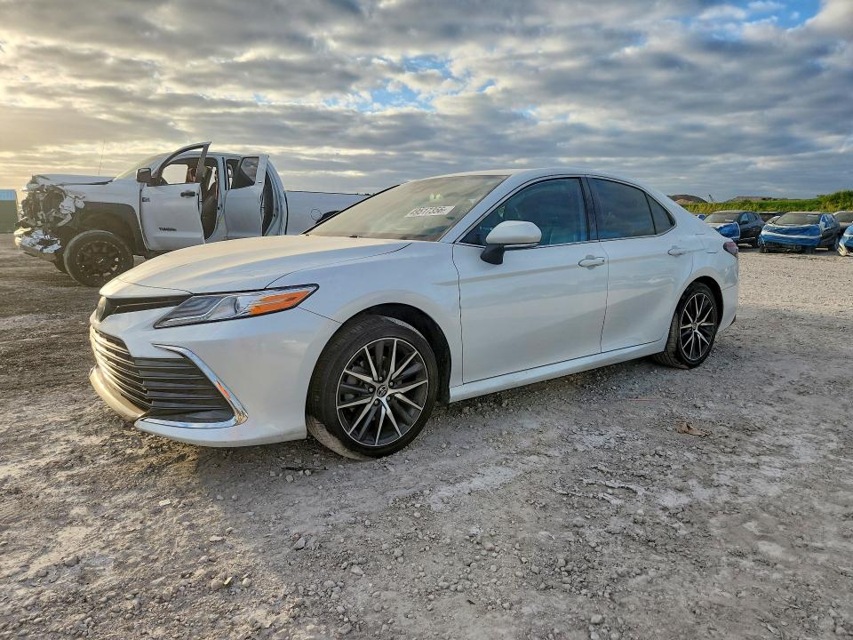 2022 Toyota Camry მანქანა იყიდება აუქციონზე, vin: 4T1F31AK1NU570107, აუქციონის ნომერი: 49517356