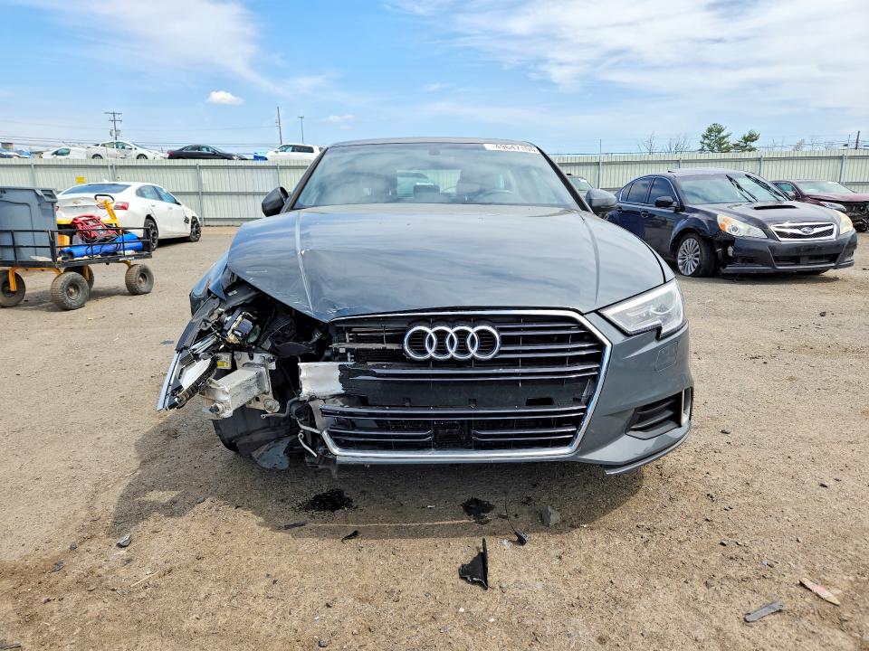 Продажа на аукционе авто 2018 Audi A3, vin: WAUAUGFF6J1068728, номер лота: 49647106