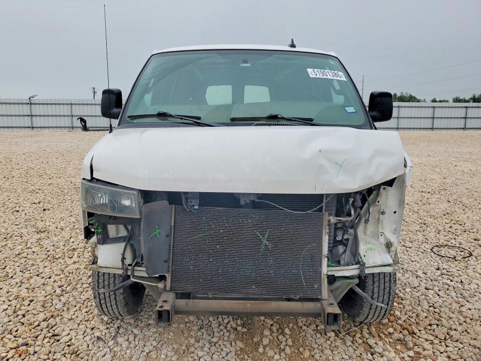 55808606 :رقم المزاد ، 1GCWGBFP8K1152532 vin ، 2019 Chevrolet Express G2500 مزاد بيع
