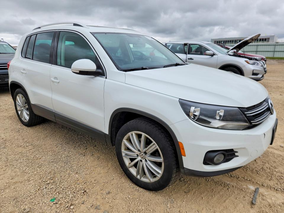51336516 :رقم المزاد ، WVGBV7AX9FW579635 vin ، 2015 Volkswagen Tiguan مزاد بيع