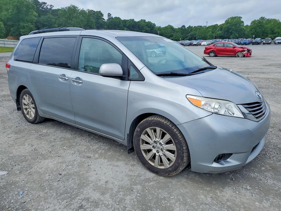 51823226 :رقم المزاد ، 5TDDK3DC5ES082281 vin ، 2014 Toyota Sienna مزاد بيع
