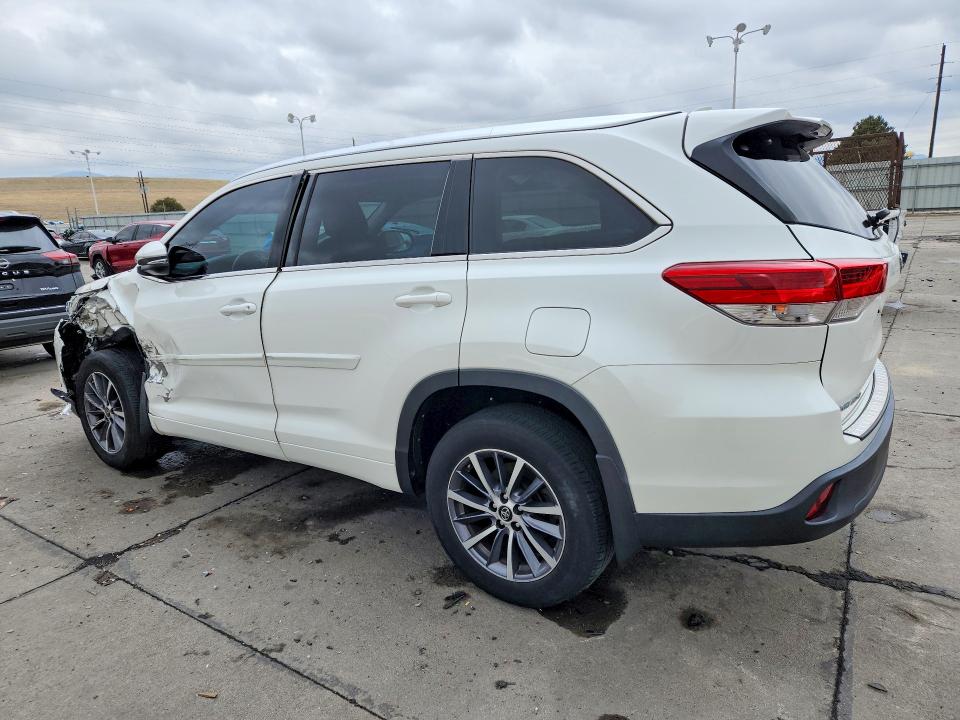 51862756 :رقم المزاد ، 5TDJZRFH6JS875674 vin ، 2018 Toyota Highlander مزاد بيع