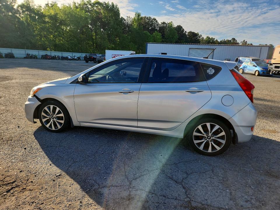 49120976 :رقم المزاد ، KMHCU5AE3FU217855 vin ، 2015 Hyundai Accent مزاد بيع