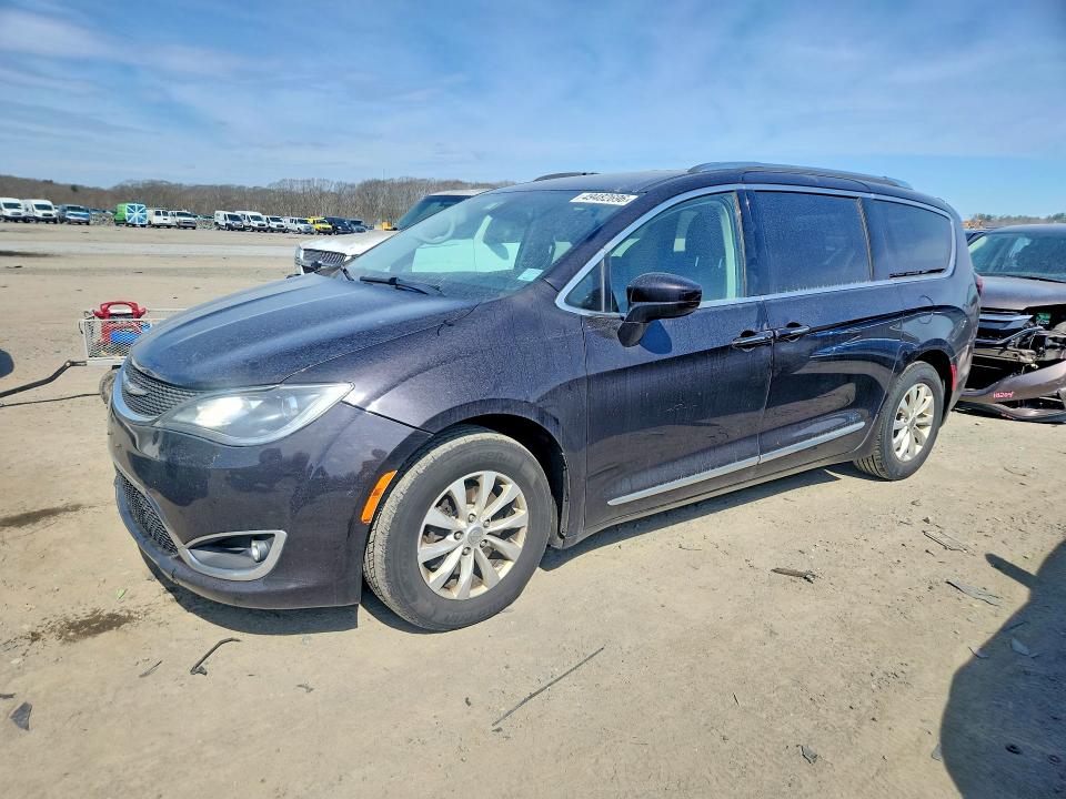 49482696 :رقم المزاد ، 2C4RC1BG2JR126415 vin ، 2018 Chrysler Pacifica مزاد بيع