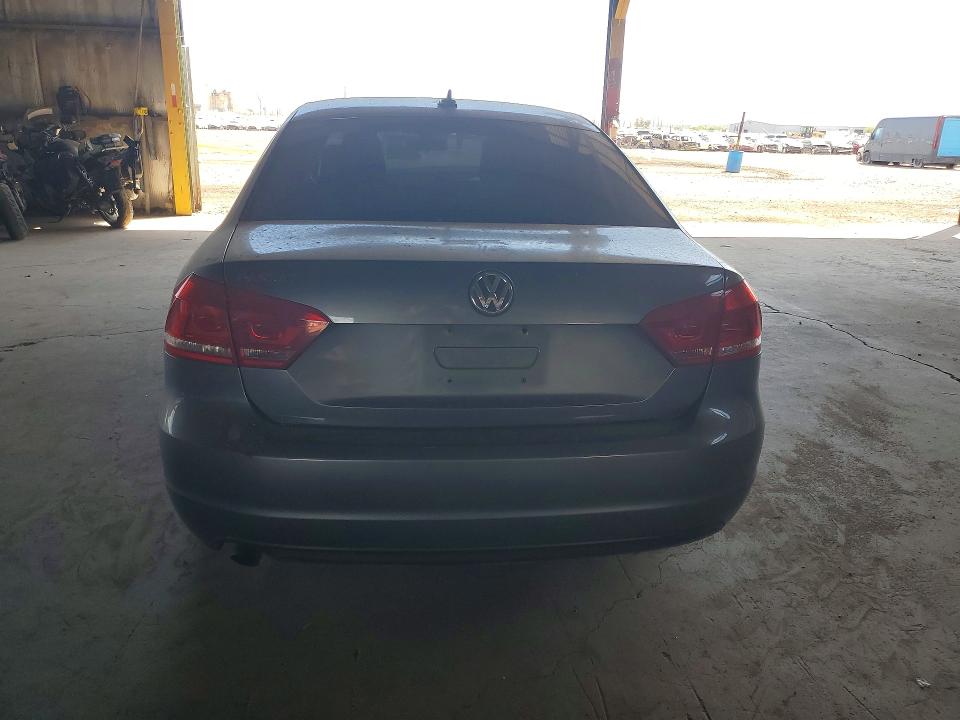 2014 Volkswagen Passat მანქანა იყიდება აუქციონზე, vin: 1VWAH7A30EC018483, აუქციონის ნომერი: 49330226
