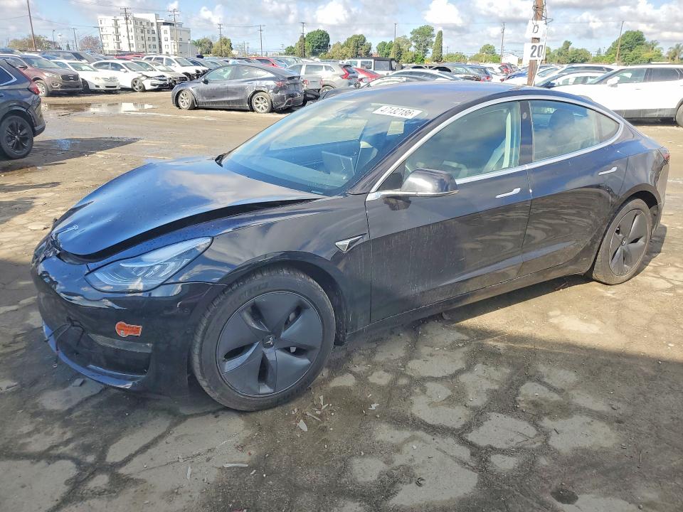 47132186 :رقم المزاد ، 5YJ3E1EA4JF070125 vin ، 2018 Tesla Model 3 مزاد بيع