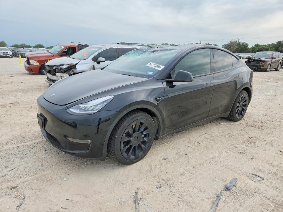52185586 :رقم المزاد ، 7SAYGAEE5NF576266 vin ، 2022 Tesla Model Y مزاد بيع