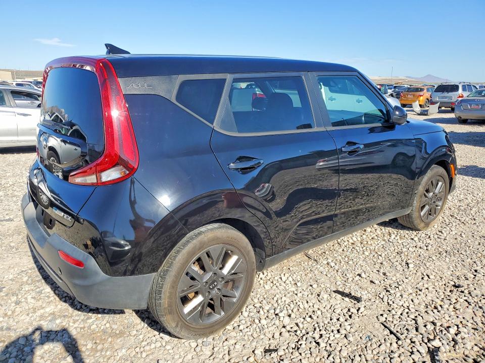 2021 Kia Soul მანქანა იყიდება აუქციონზე, vin: KNDJ33AU0M7133854, აუქციონის ნომერი: 51814486