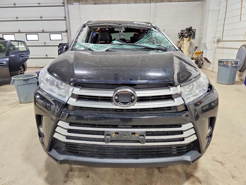 2017 Toyota Highlander მანქანა იყიდება აუქციონზე, vin: 5TDJZRFH9HS451979, აუქციონის ნომერი: 49005106