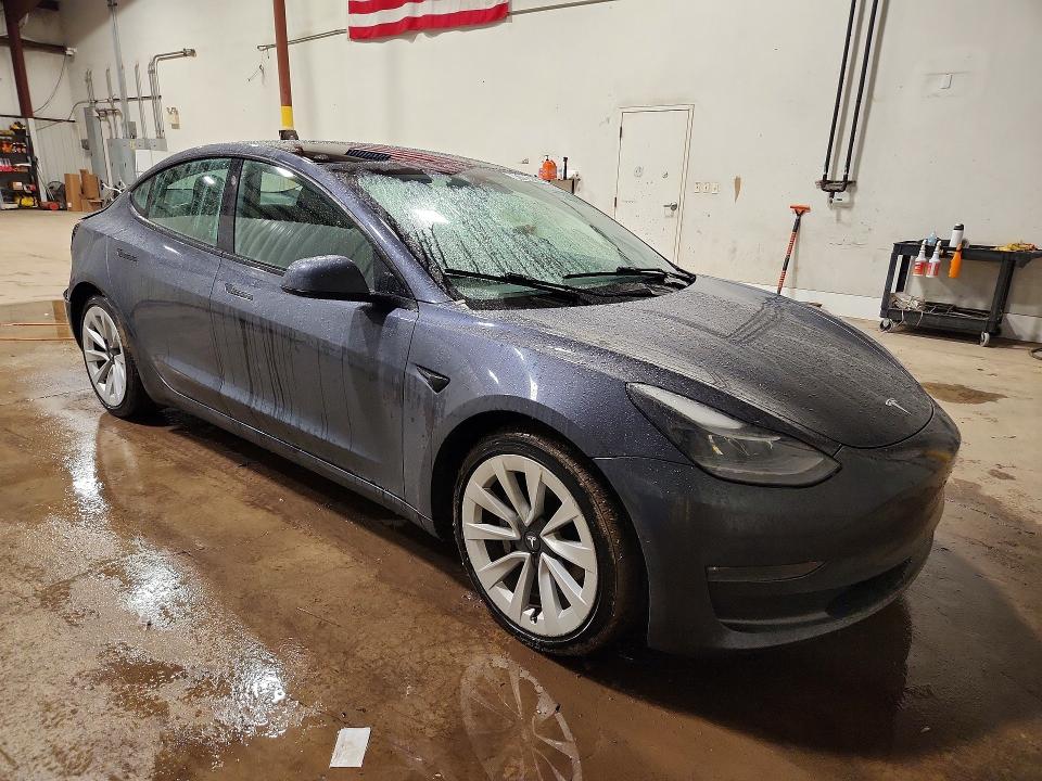 47980756 :رقم المزاد ، 5YJ3E1EBXNF288584 vin ، 2022 Tesla Model 3 مزاد بيع
