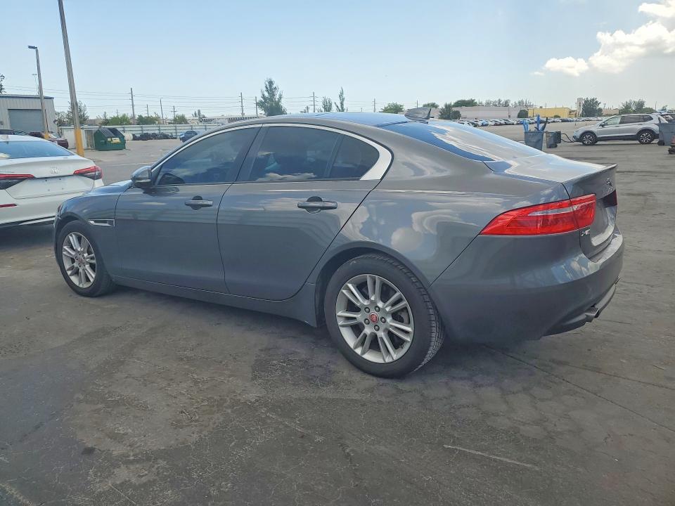 51346586 :رقم المزاد ، SAJAD4FX7JCP28761 vin ، 2018 Jaguar Xe مزاد بيع