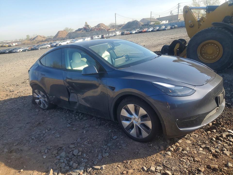 49796526 :رقم المزاد ، 7SAYGDEE4RA215731 vin ، 2024 Tesla Model Y مزاد بيع