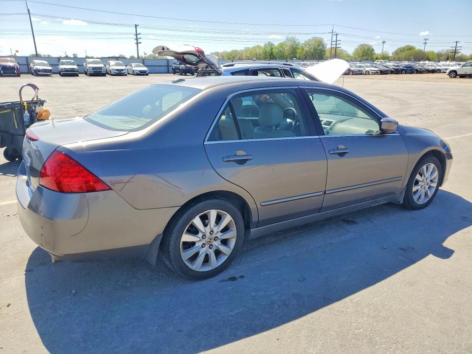 51359316 :رقم المزاد ، 1HGCM665X7A069078 vin ، 2007 Honda Accord مزاد بيع