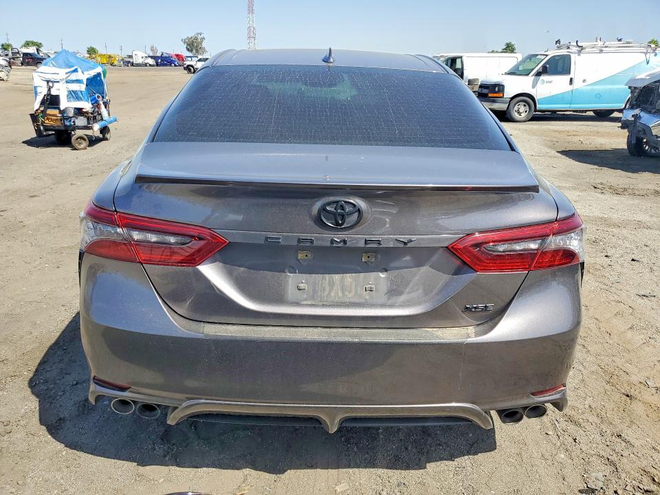 50199606 :رقم المزاد ، 4T1K61AK9NU621374 vin ، 2022 Toyota Camry مزاد بيع