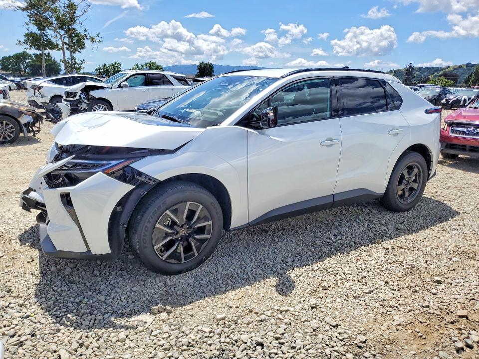 51200866 :رقم المزاد ، JTMBFAEB4TA002274 vin ، 2026 Toyota Bz مزاد بيع