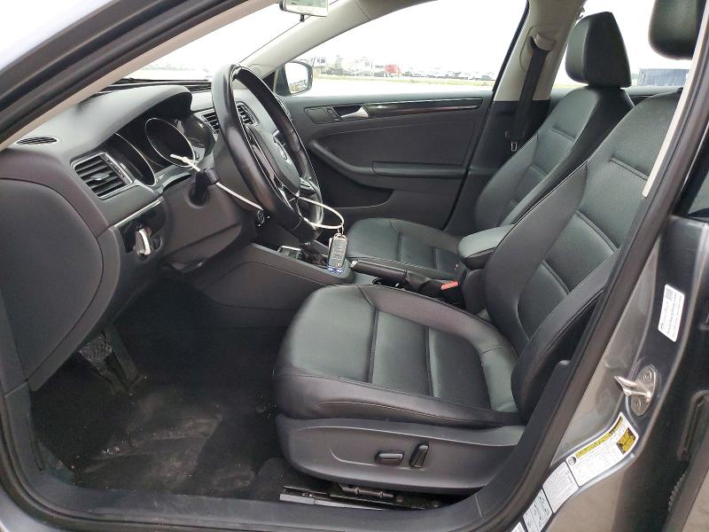 49747316 :رقم المزاد ، 3VWL17AJ4HM235095 vin ، 2017 Volkswagen Jetta مزاد بيع