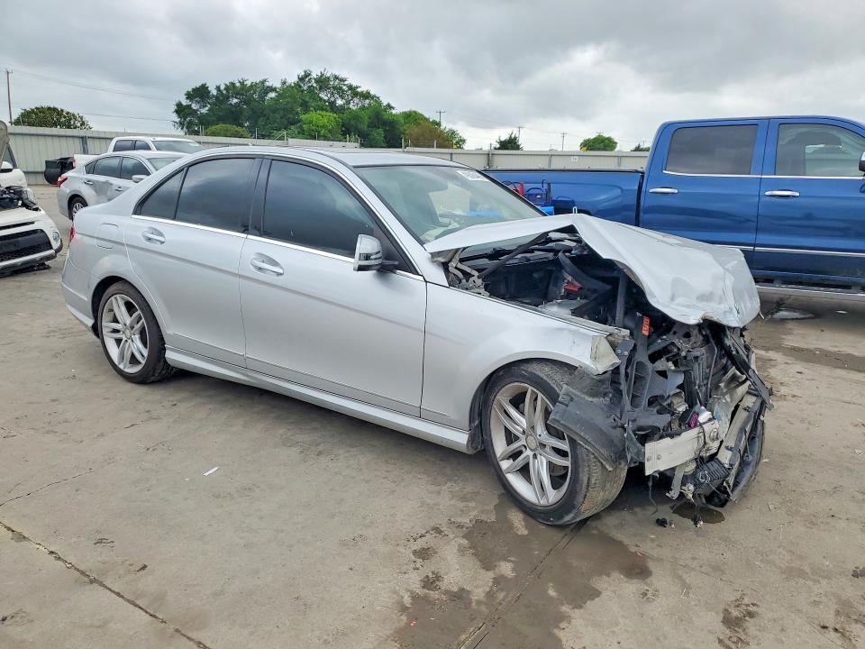 Продажа на аукционе авто 2013 Mercedes-benz C, vin: WDDGF4HB8DR287749, номер лота: 49845446
