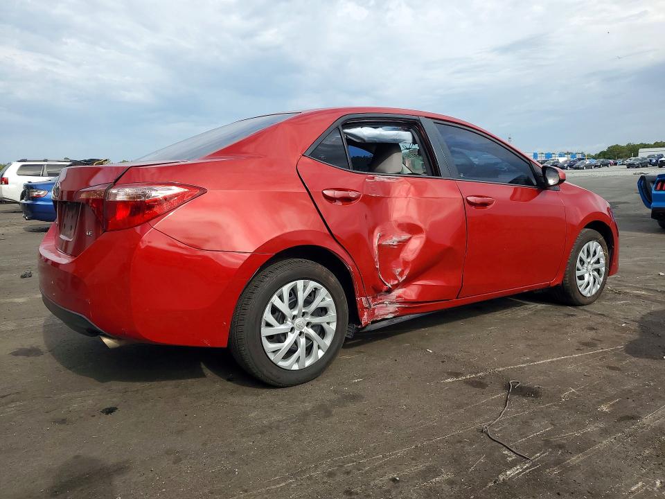 46783776 :رقم المزاد ، 5YFBURHE8JP753090 vin ، 2018 Toyota Corolla مزاد بيع