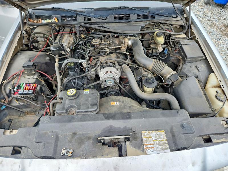 52025366 :رقم المزاد ، 2FAFP73W61X131912 vin ، 2001 Ford Crown Victoria مزاد بيع