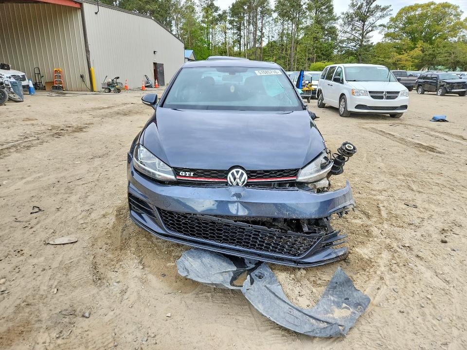 51085716 :رقم المزاد ، 3VW447AU6JM273133 vin ، 2018 Volkswagen Gti مزاد بيع