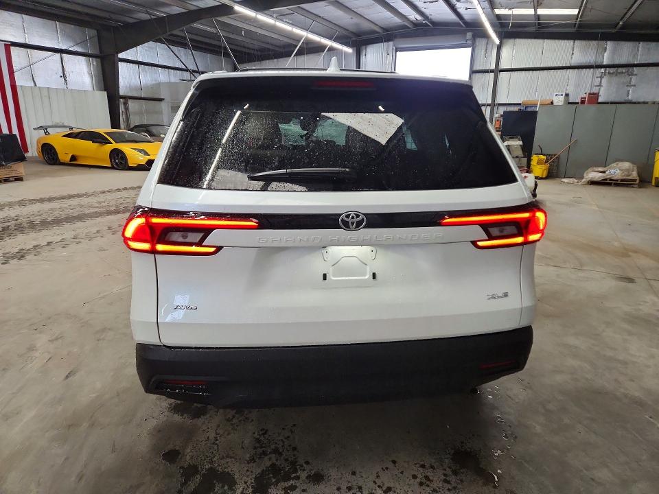 2026 Toyota Grand Highlander მანქანა იყიდება აუქციონზე, vin: 5TDAAAB59TS107596, აუქციონის ნომერი: 50851036